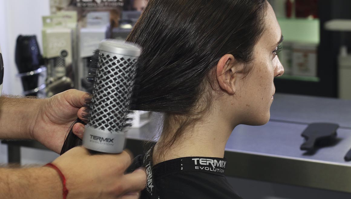Existe-un-cepillo-ideal-para-cada-tipo-de-cabello-el-Evolution-BAsic-de-Termix-es-perfecto-para-moldear-los-cabellos-medios