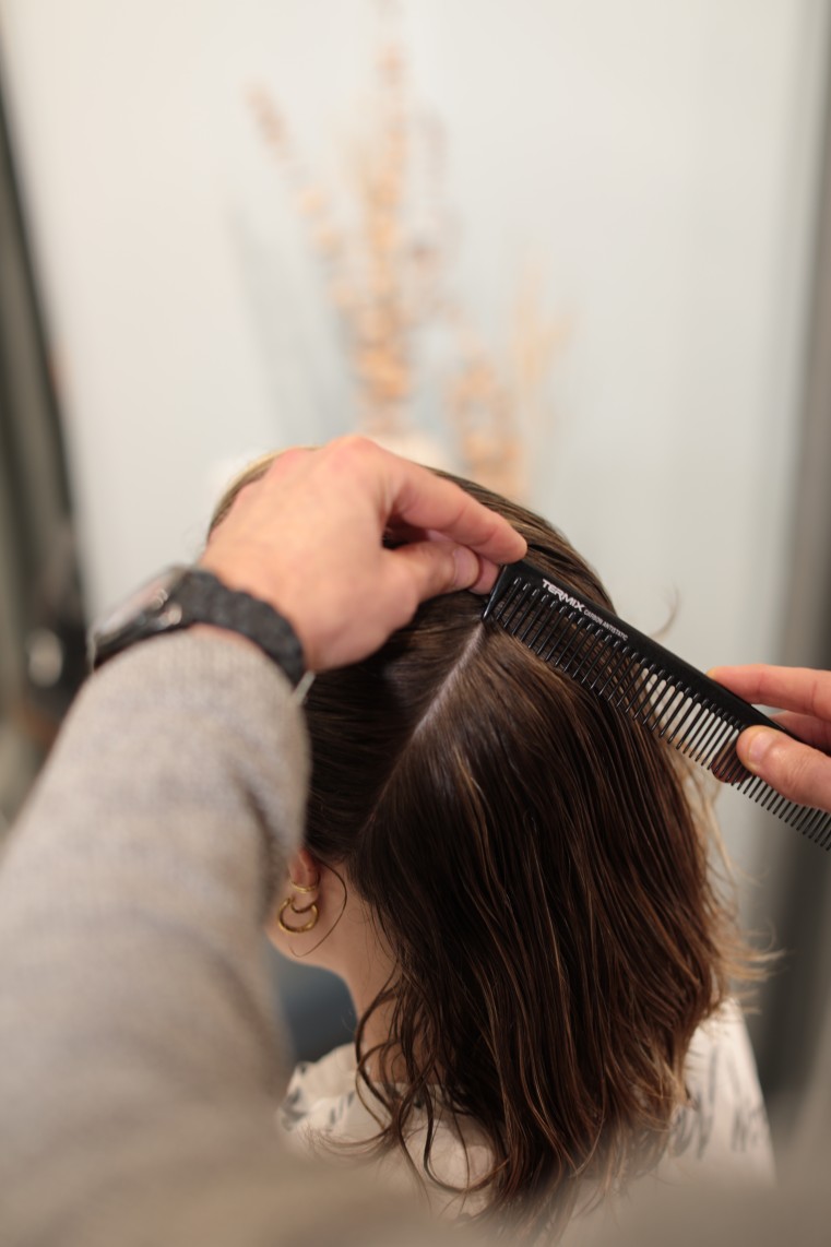 Tutorial: Cómo cortar el cabello rizado 