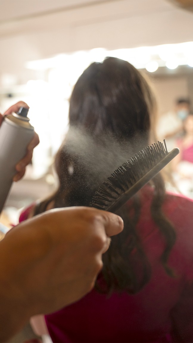 5 formas de usar la laca para el pelo que no conocías