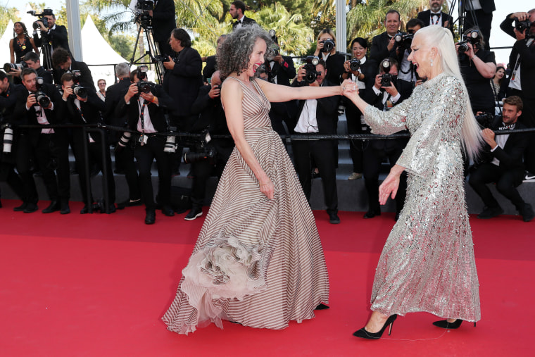 Helen Mirren y Andie Mcdowell looks cabello blanco o gris en alfombra roja